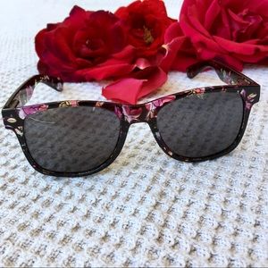 Floral black retro sunglasses